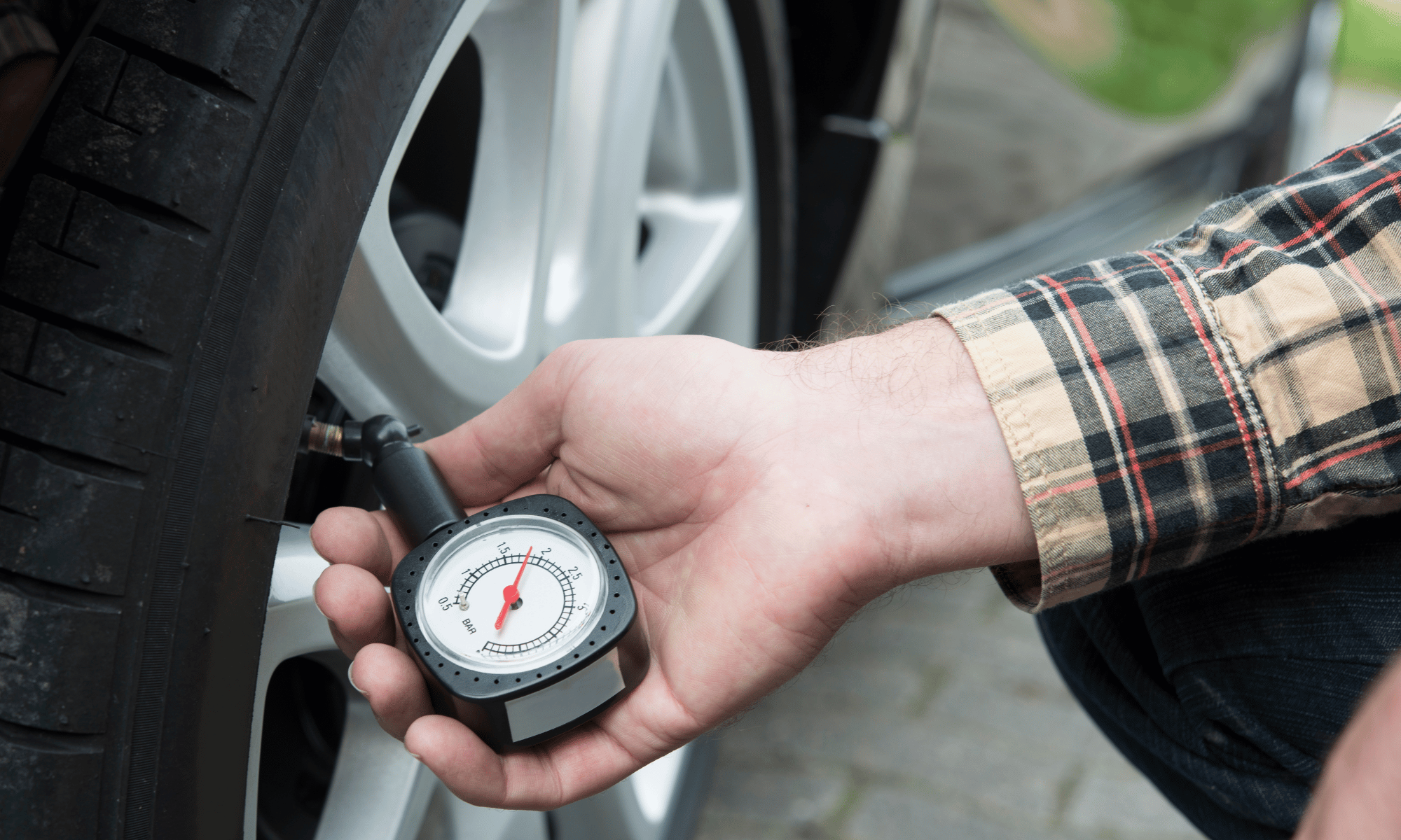How to Determine Proper Tire Pressure